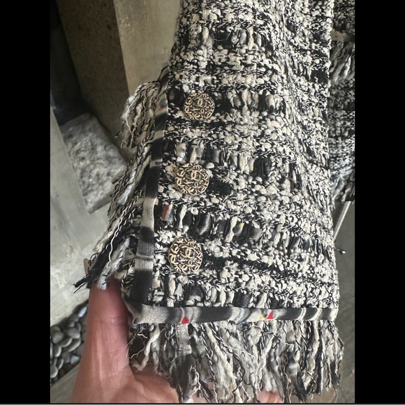 Vintage Chanel La Petite Veste Noire Tweed Jacket - Picture 4 of 11